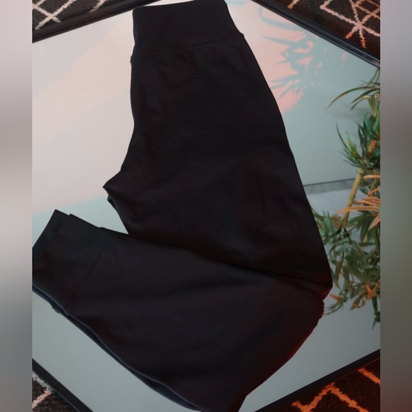 Under Armour Loose Fit Black Jogger Women’s Pants Size Small - Picture 6 of 7